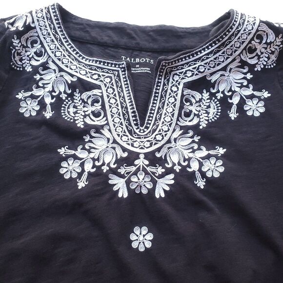 Talbots Embroidered Cotton Tunic Sz M Black 3/4 Sleeve Split Neck Boho Floral - Picture 2 of 8